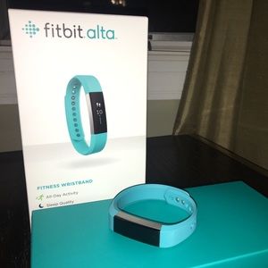 Fitbit ALTA (with FREE band)